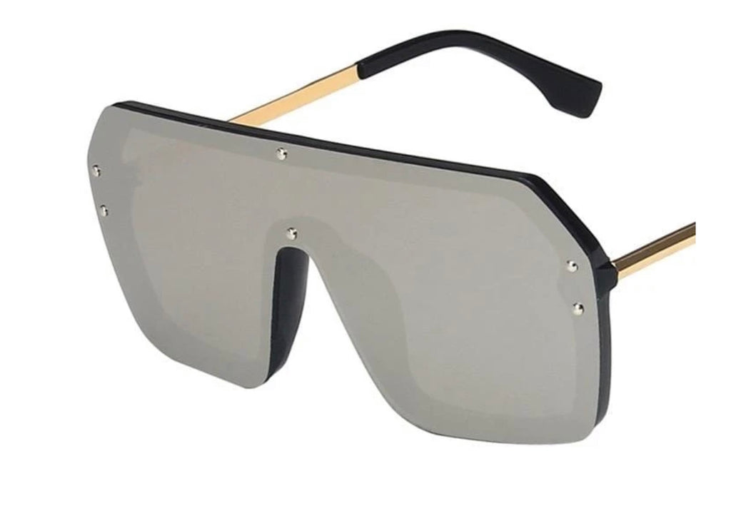 Sleek show stopper sunglasses