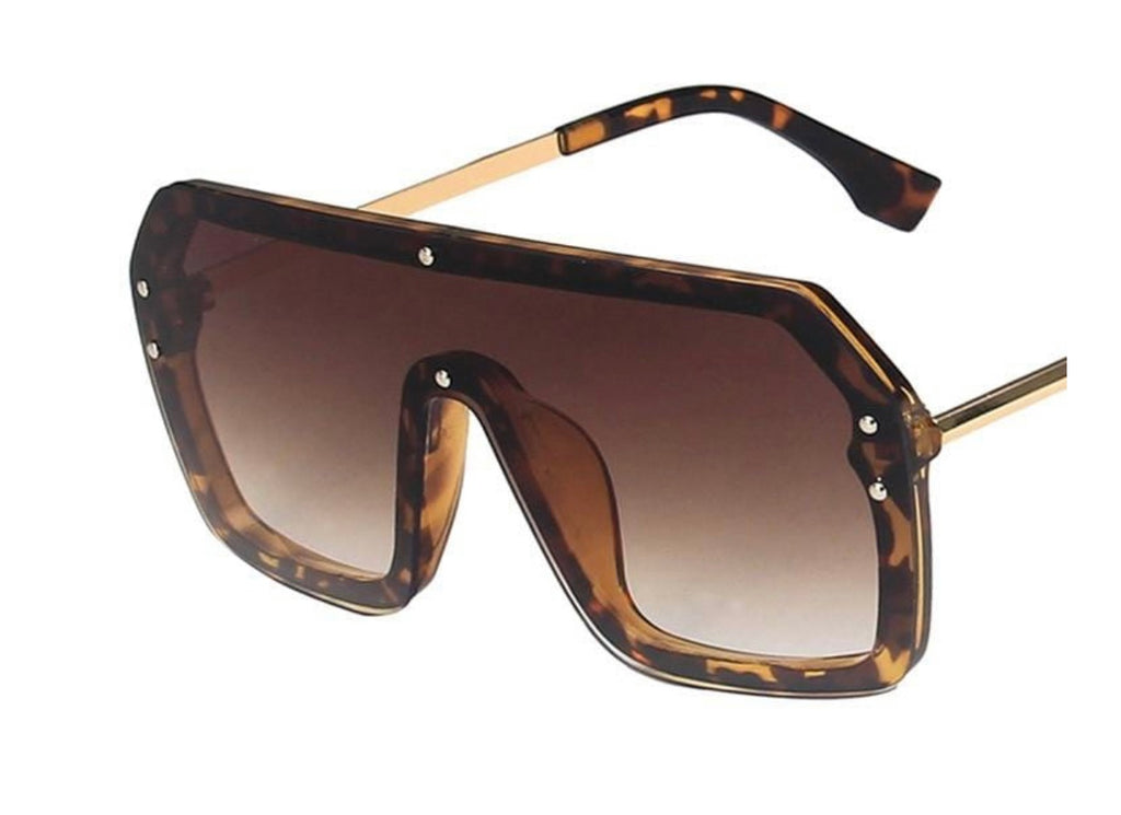 Sleek show stopper sunglasses